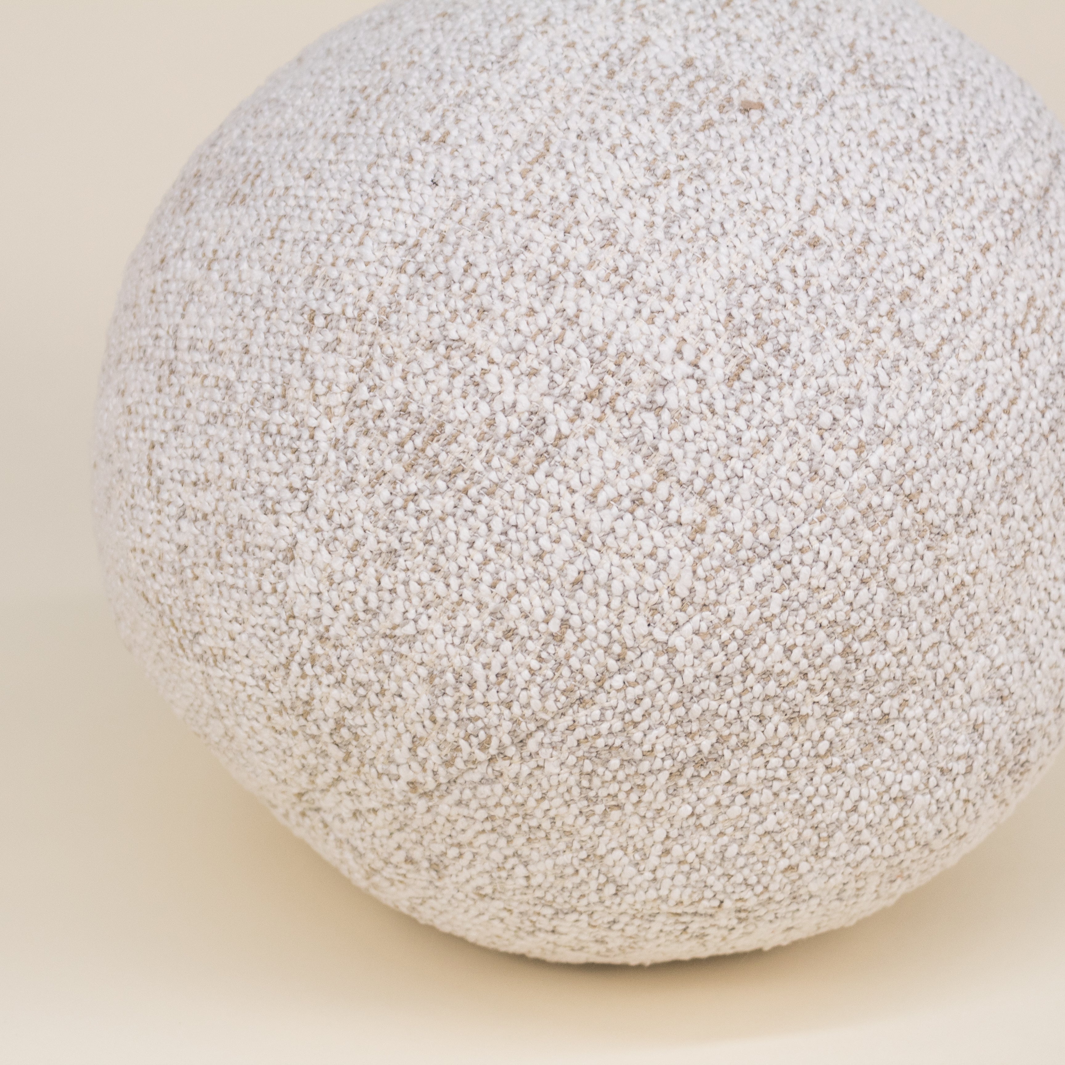 COJIN ESFERA BEIGE