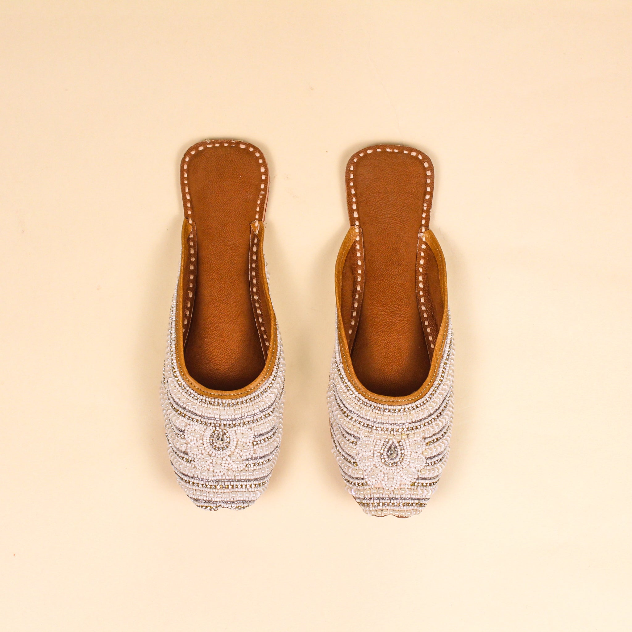 ZAPATILLA INDIA TALLA 7 USA