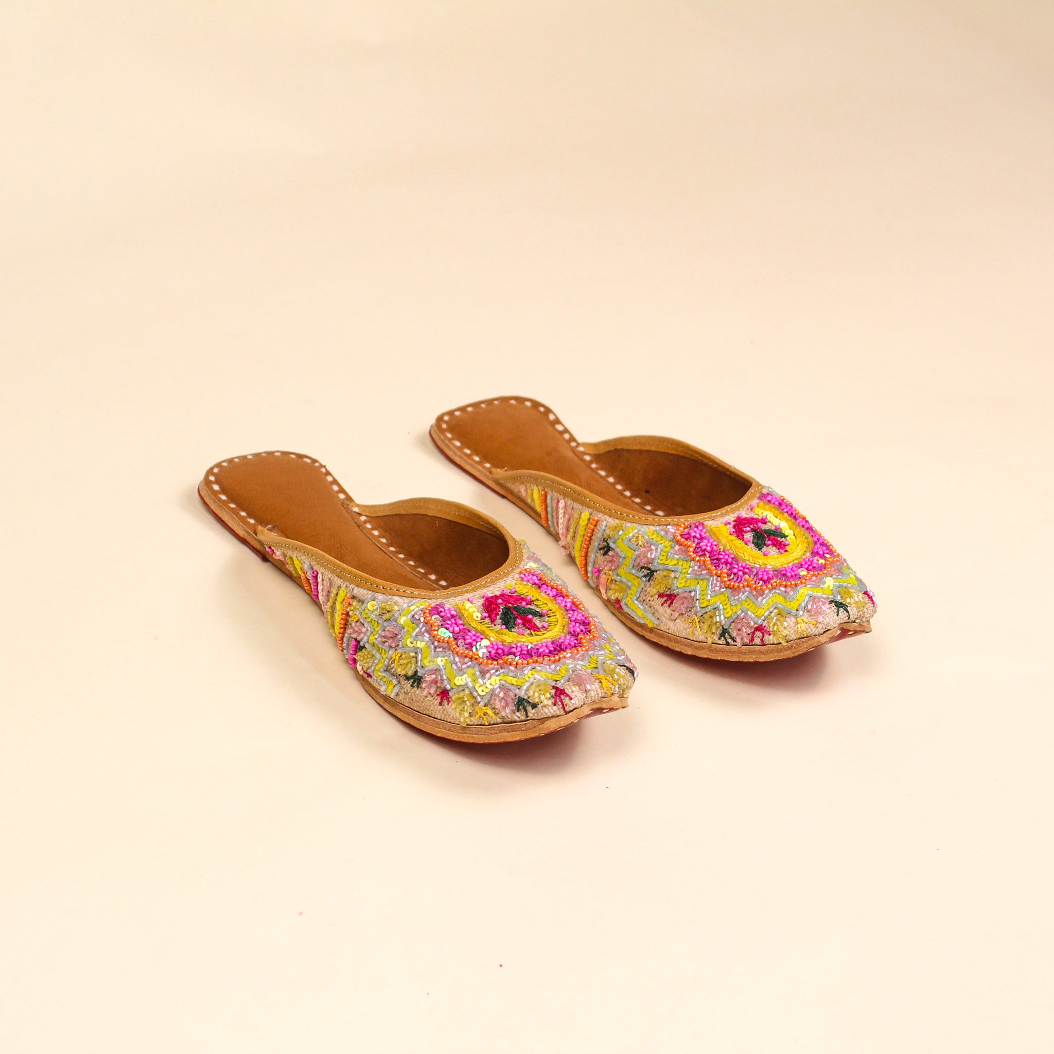 ZAPATILLA INDIA TALLA 7 USA