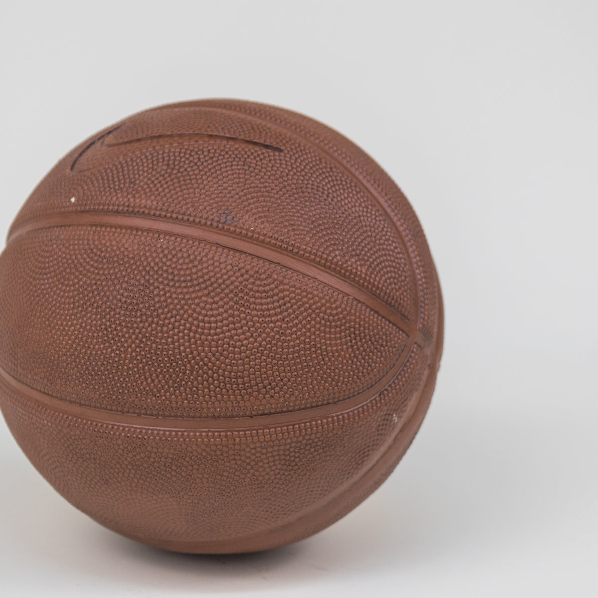 ESCULTURA PELOTA BASQUET CAFE