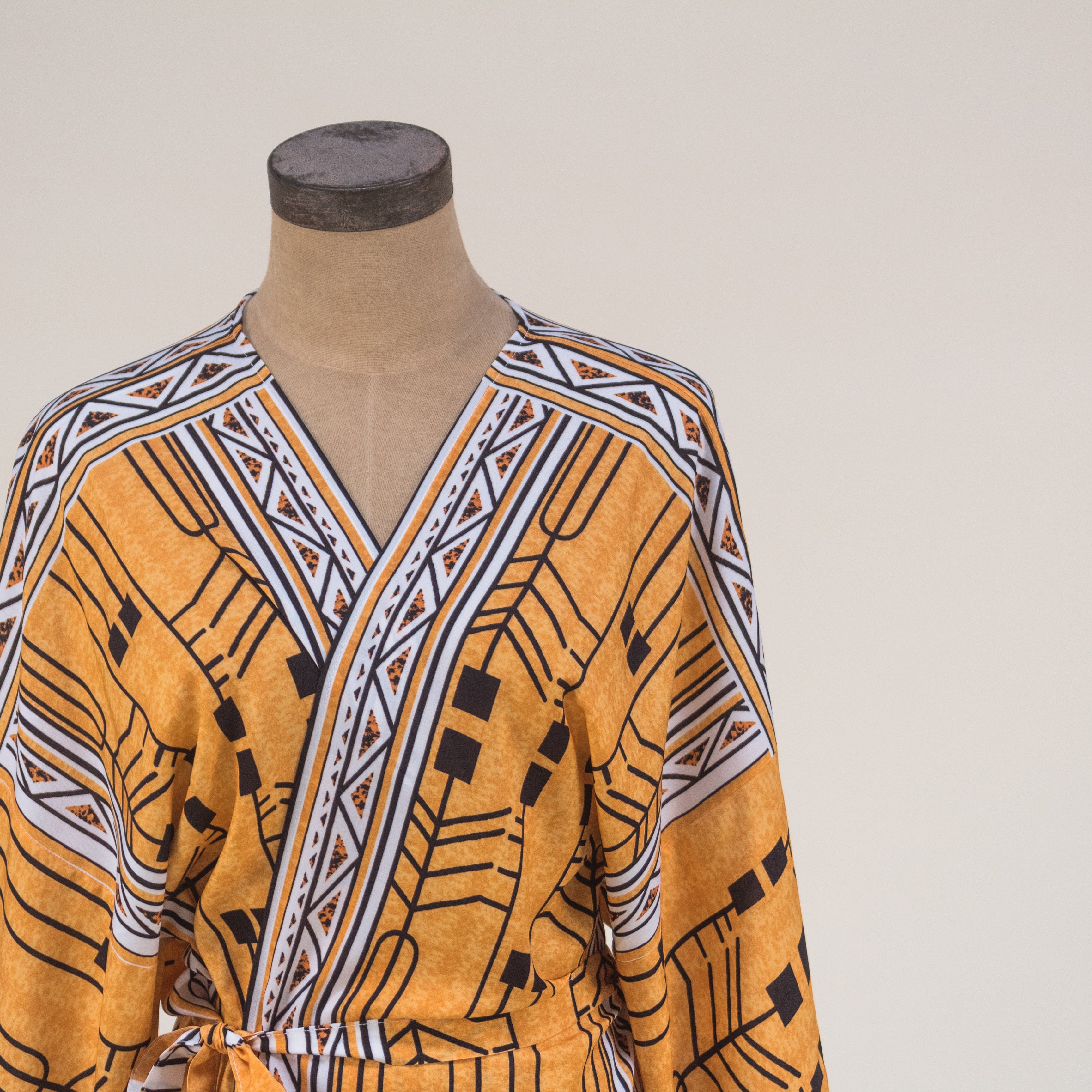 BATA DE BAÑO TRIBAL