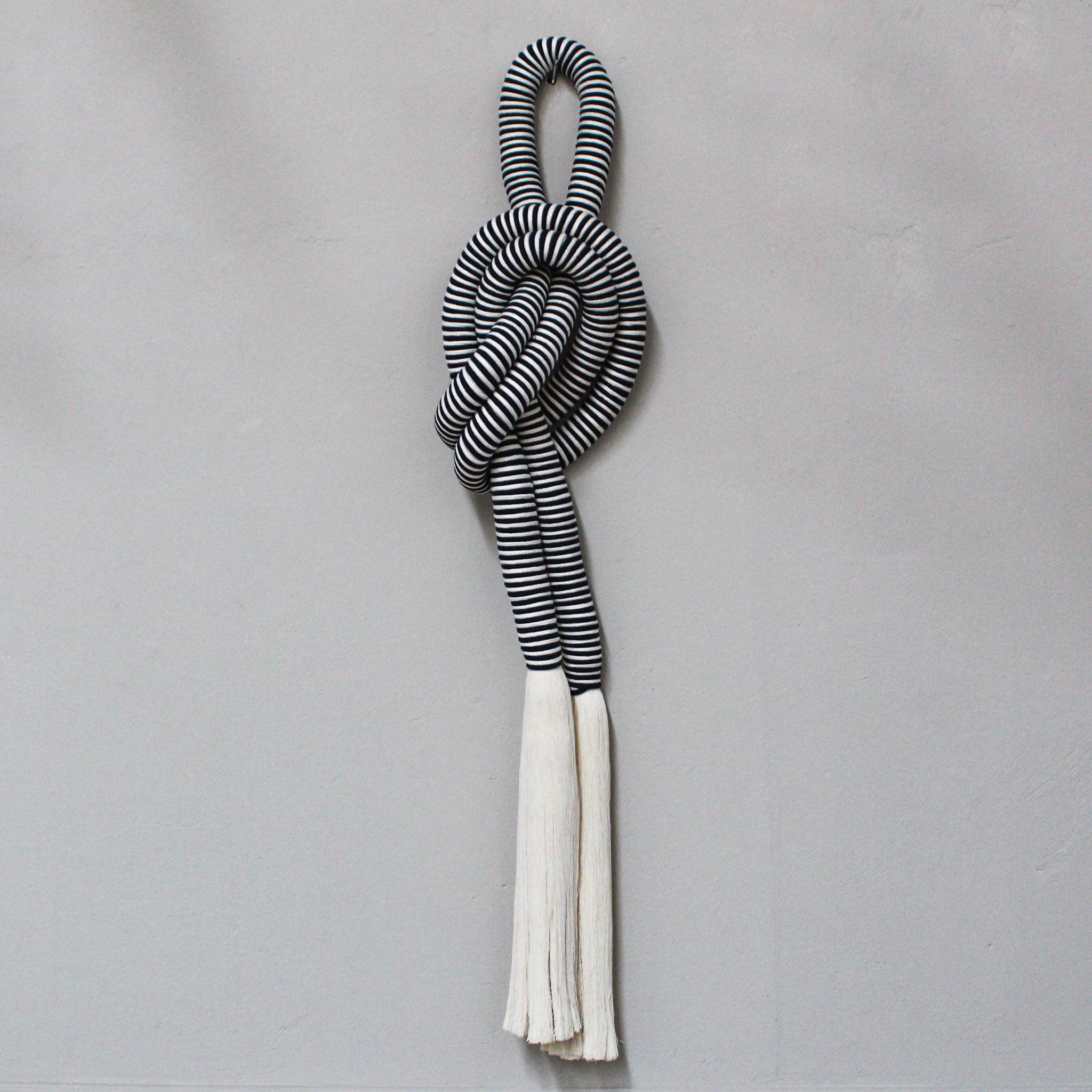 Escultura Nudo Blanco/Azul