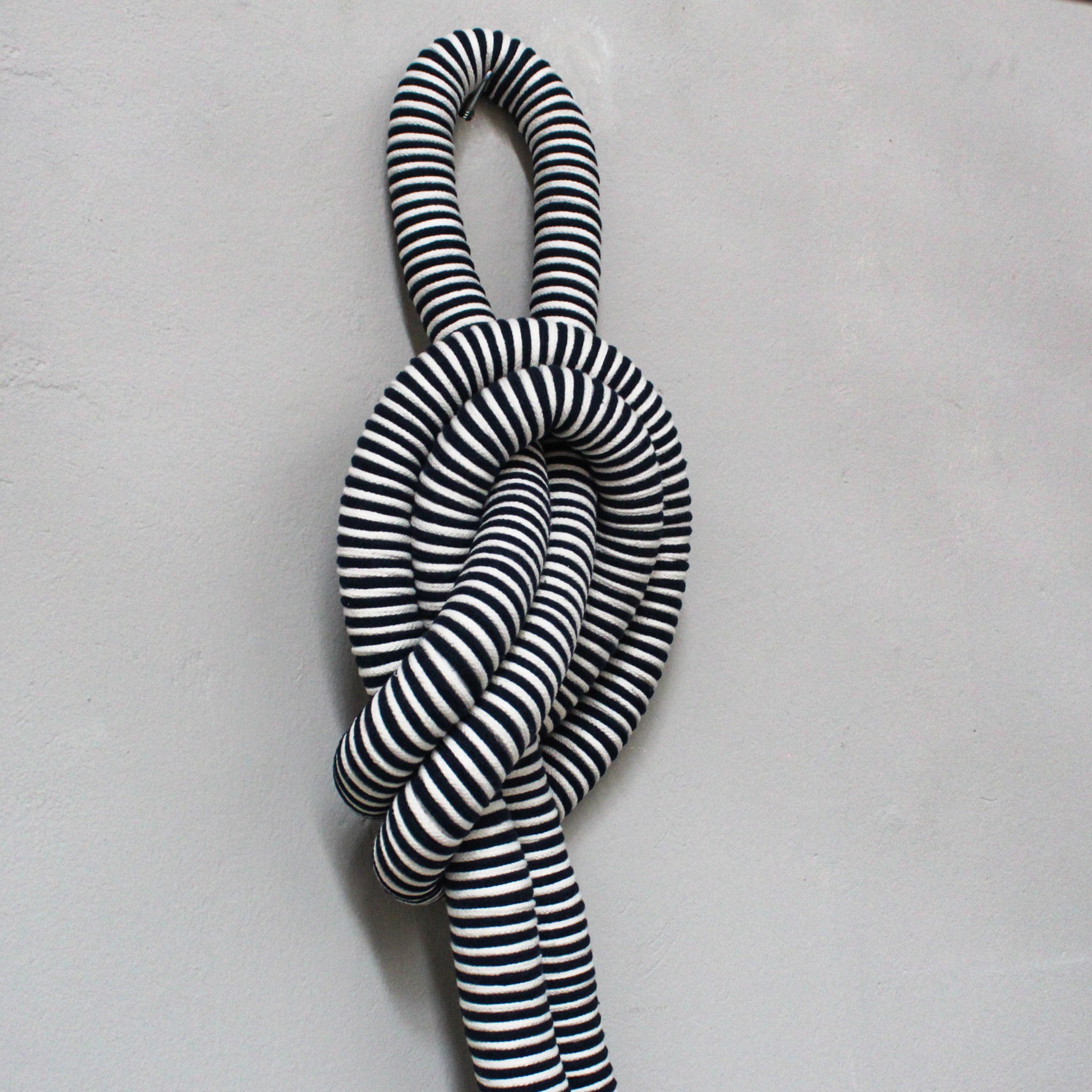 Escultura Nudo Blanco/Azul