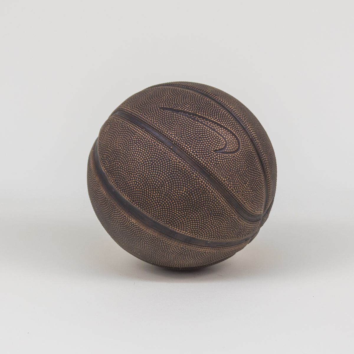 ESCULTURA PELOTA BASQUET OSCURA