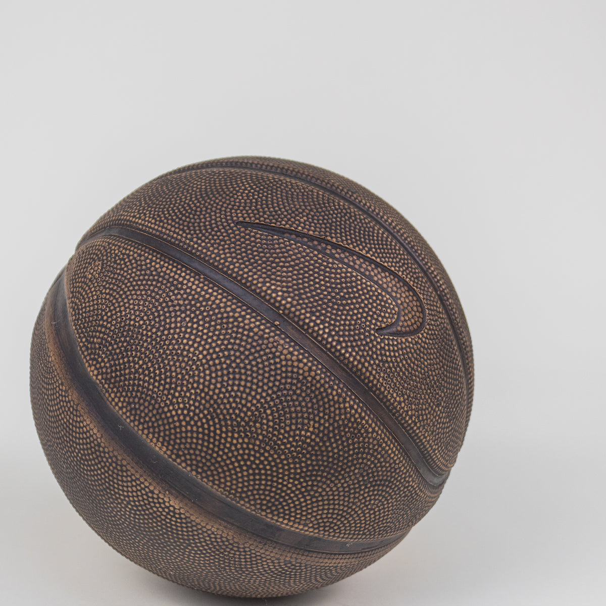 ESCULTURA PELOTA BASQUET OSCURA