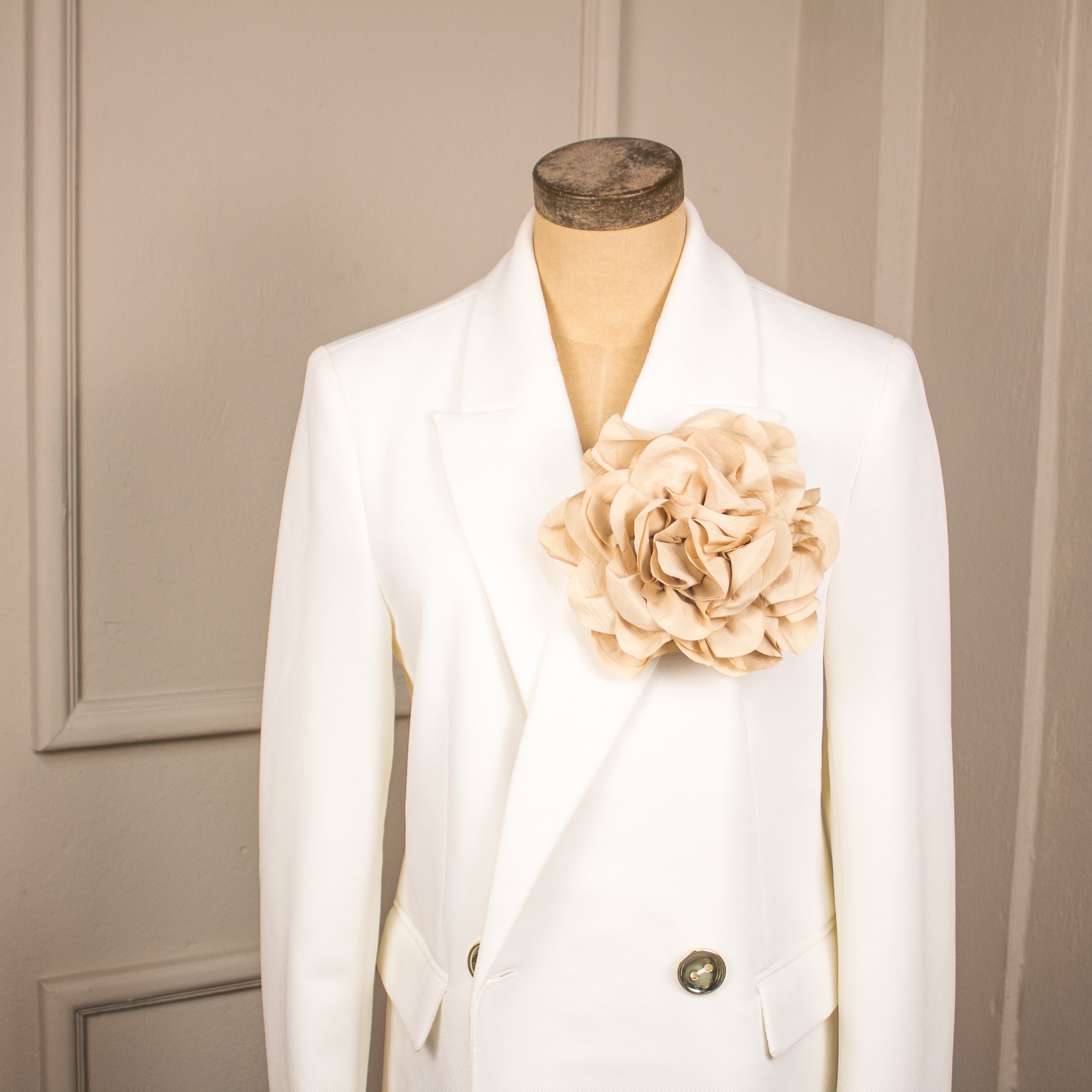 BROCHE FLOR BEIGE